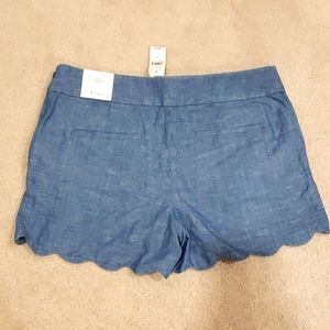 Loft brand Riviera Short with Scalloped Hem and side zipper, Size 8